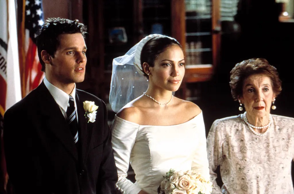 فستان jlo في فيلم the wedding planner