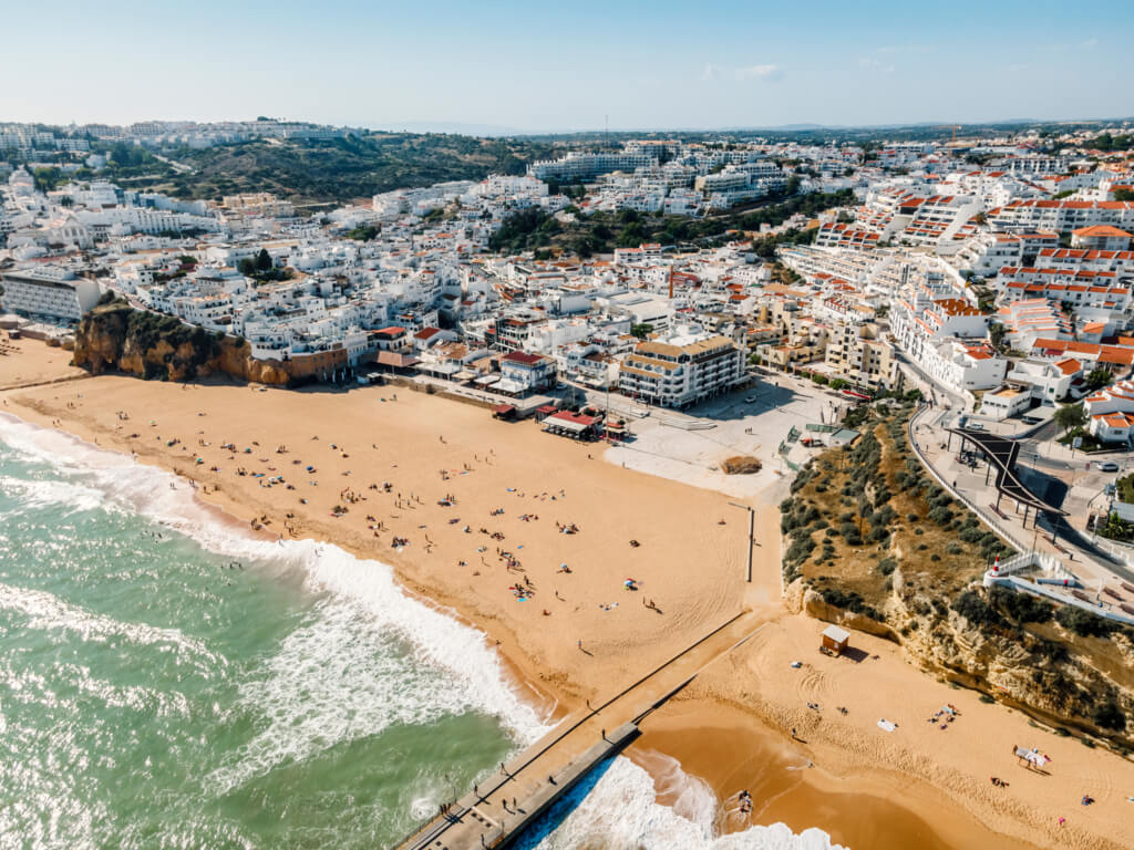 شاطئ برايا دوس بيسكادوريس Praia dos Pescadores