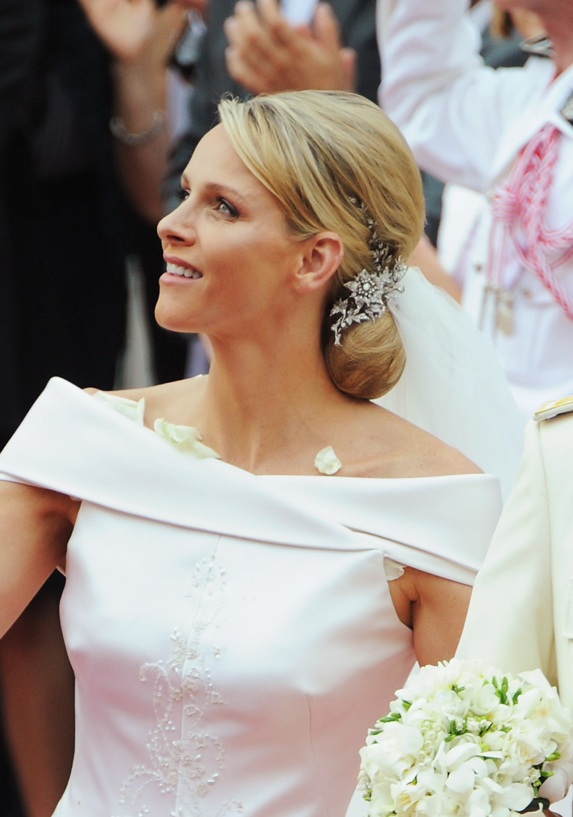 اكسسوار الشعر المبهر الذي تزينت به تشارلين أميرة موناكو Charlene, Princess Of Monaco في حفل زفافها