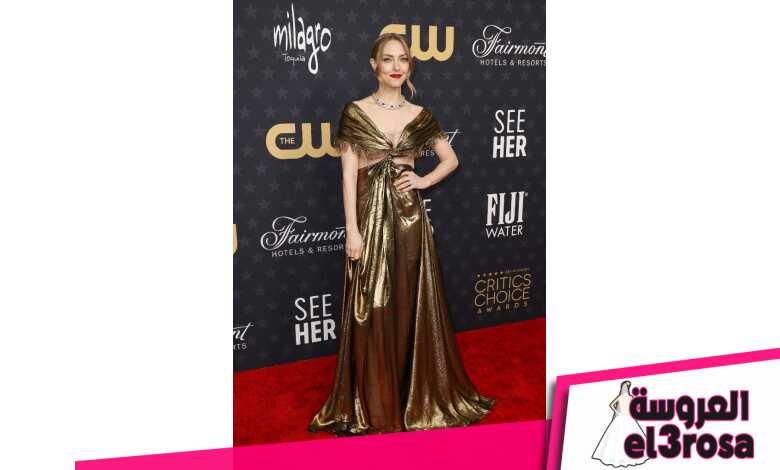 إطلالة أنيقة باللون الذهبي تألقت بها Amanda Seyfried من تصميم دار Dior