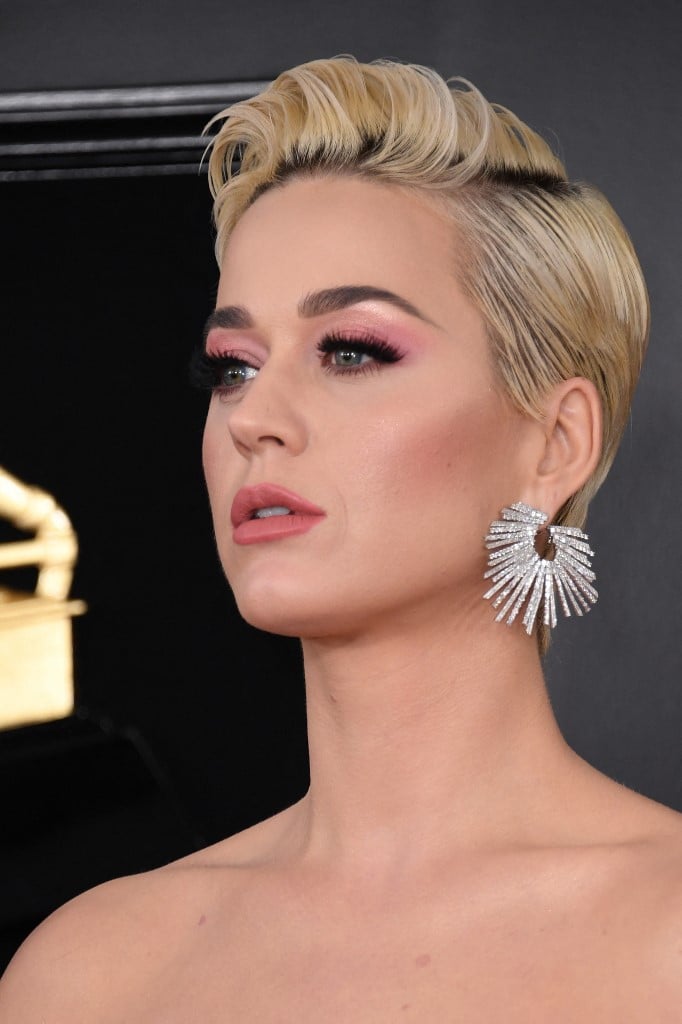 اطلالة Katy Perry بتسريحات شعر ذكورية عام 2019