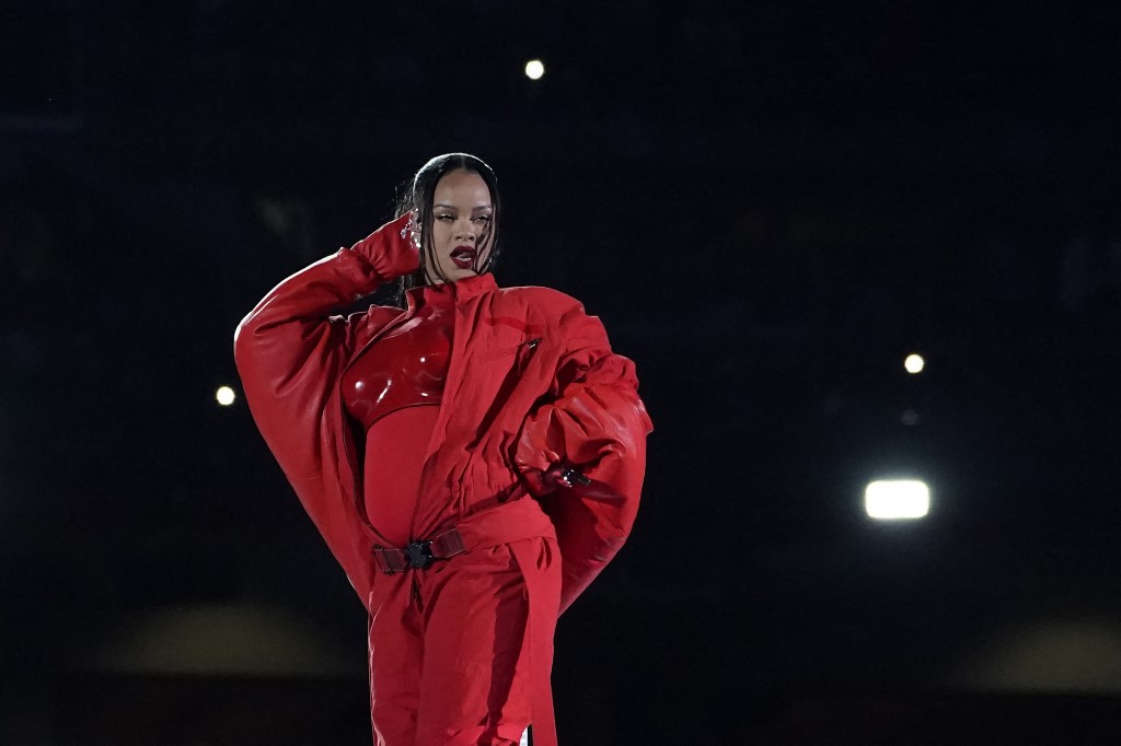 النجمة العالمية ريهانا Rihanna في عروض مباراة سوبر بول 2023 