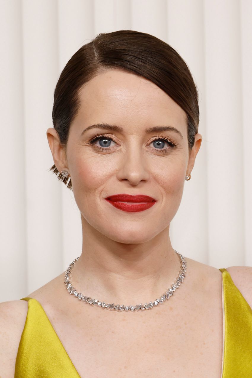 اطلالة Claire Foy برسمات المكياج النيود 