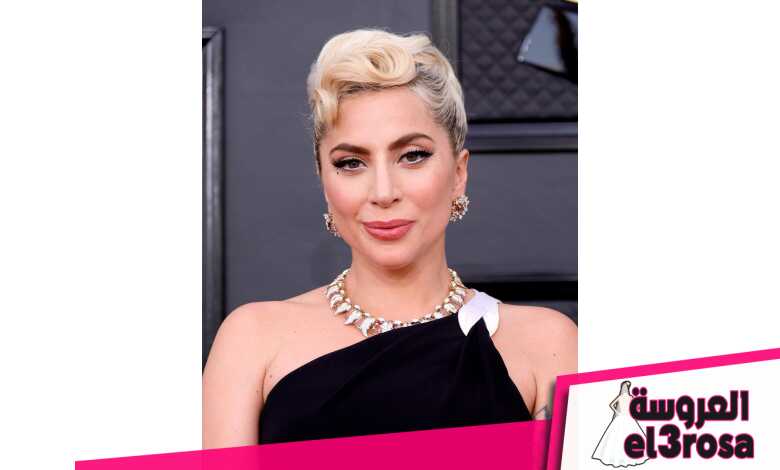 رسمات الايلاينر المجنح بأسلوب Lady Gaga في حفل جوائز 2022 Grammy