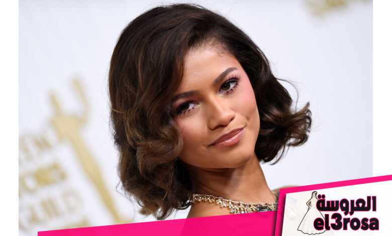 اطلالة  Zendaya بمكياج برونزي مع الخصل الويفي