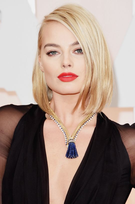 اطلالة Margot Robbie بالشفاه المرجانية عام 2015