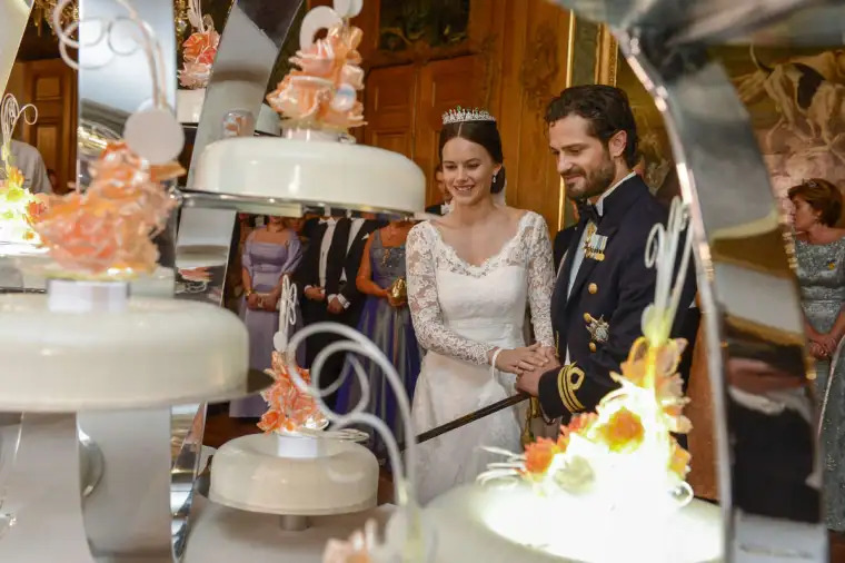 كعكة زفاف الأمير كارل فيليب Prince Carl Philip of Sweden وصوفيا هيلكفيست Sofia Hellqvist