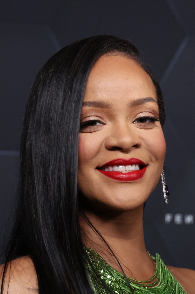 أبرز صيحات الجمال للمرأة الحامل بأسلوب Rihanna