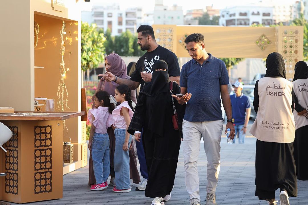 من زوار سوق رمضان في جدة التاريخية