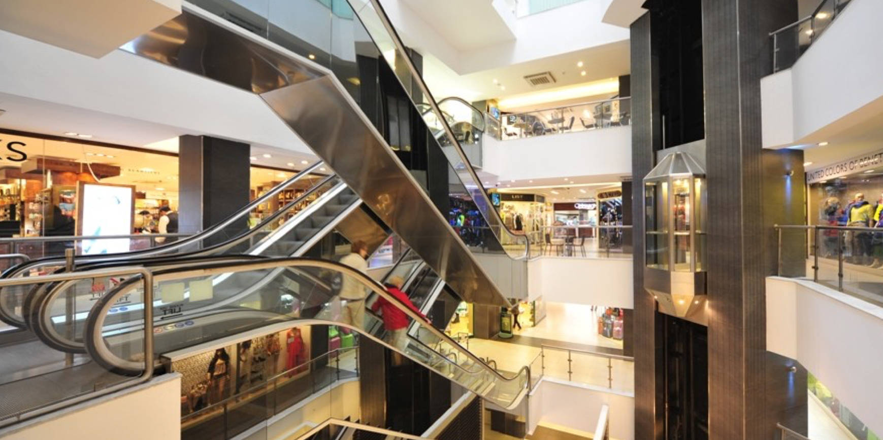 مركز تسوق بلازا Plaza Shopping Centre