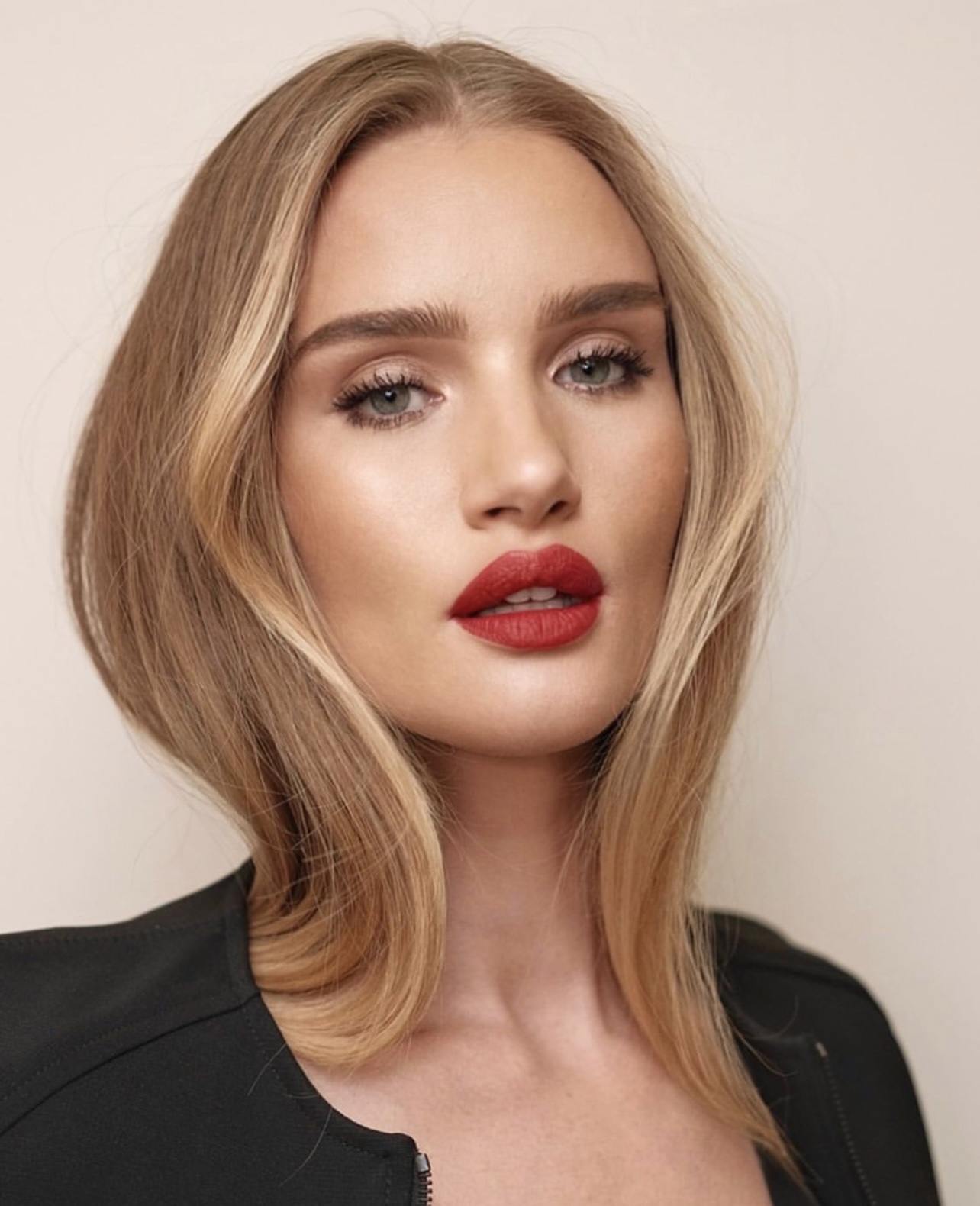 مكياج Rosie HW الصورة من حساب هارولد جيمس على انستغرام