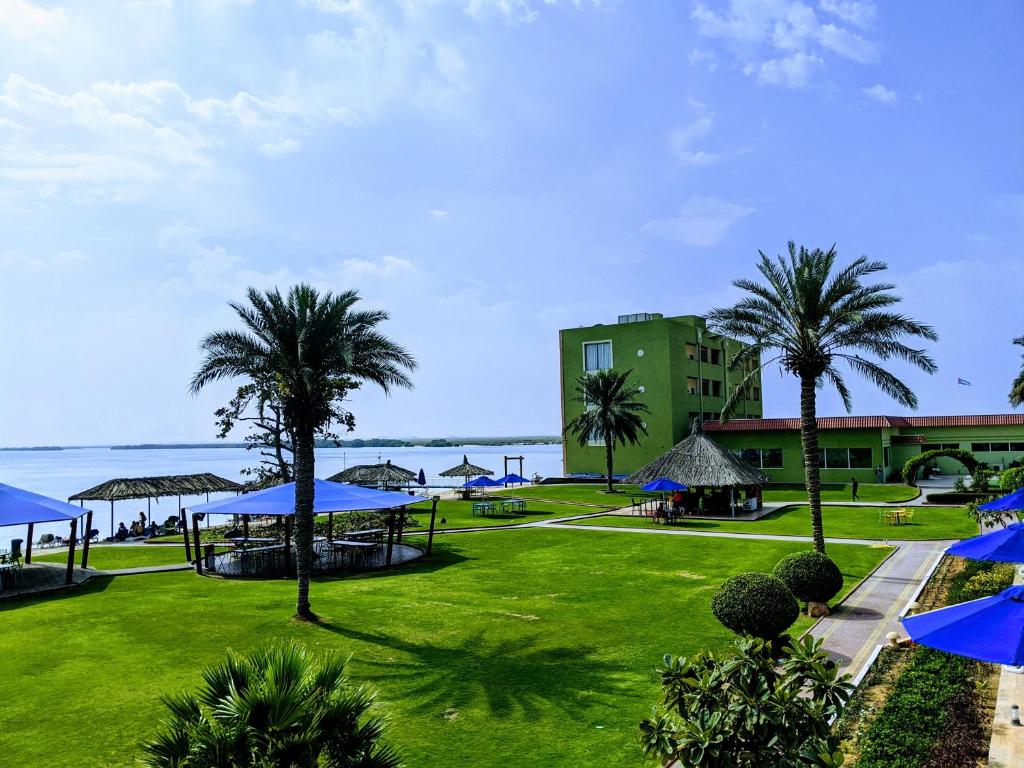 منتجع فلامينجو بيتش FLAMINGO BEACH RESORT