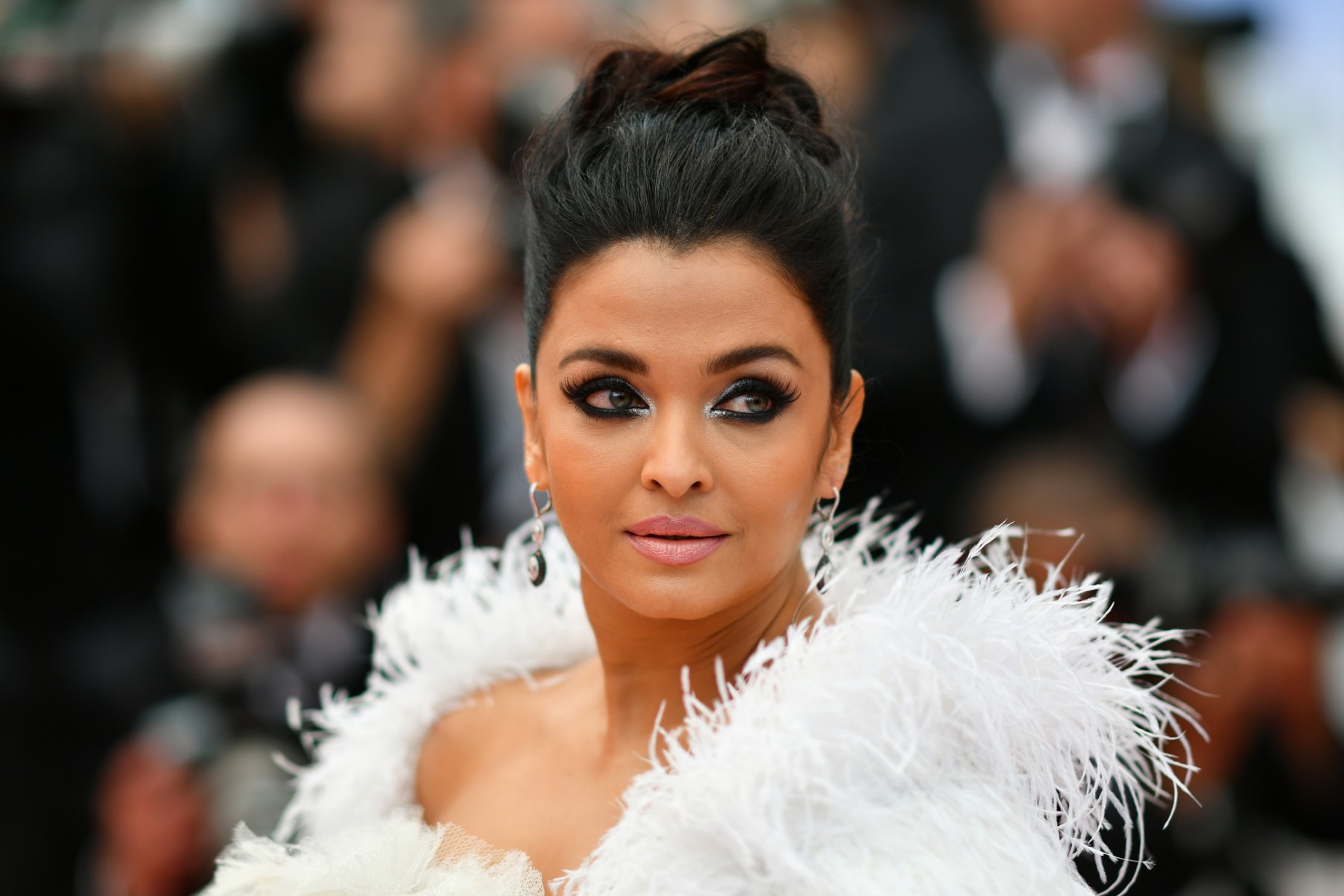 صيحة الظلال السموكي بأسلوب Aishwarya Rai عام 2019