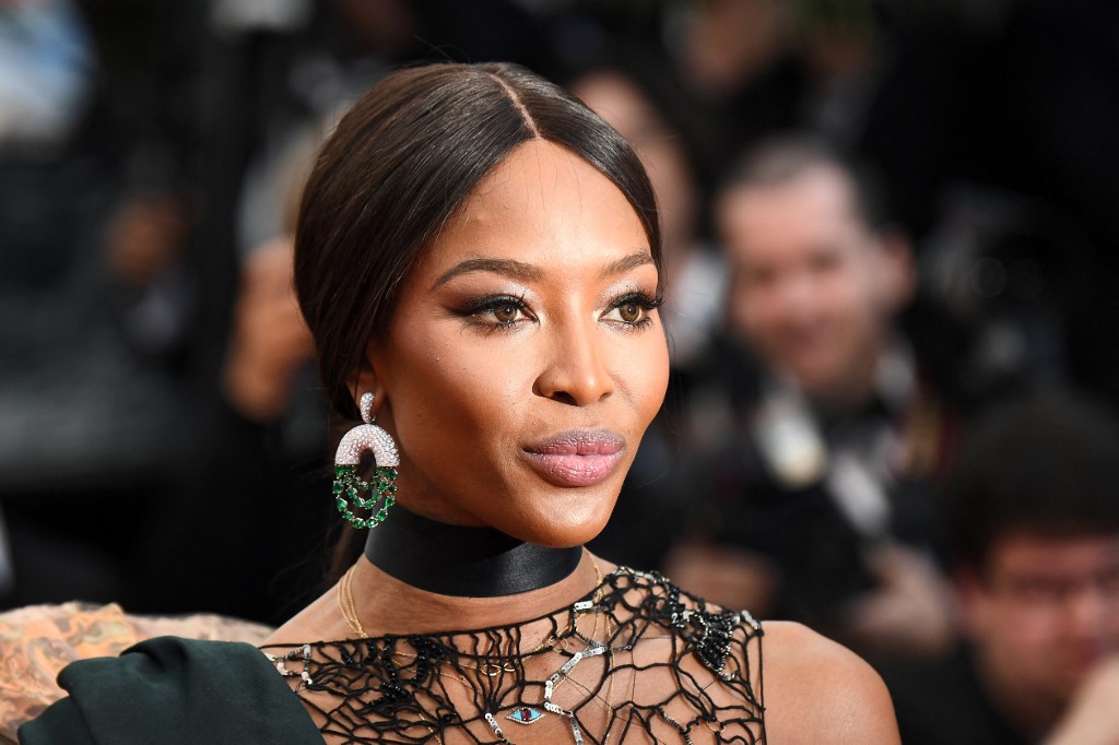 رسمات الظلال البرونزي بأسلوب Naomi Campbell عام 2018