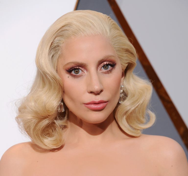 1 رئيسية تسريحات الشعر الويفي بأسلوب Lady Gaga