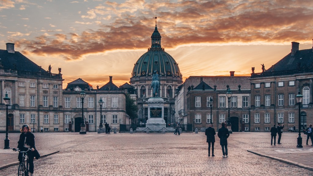 قصر أمالينبورغ Amalienborg Palace، كوبنهاغن، الدنمارك