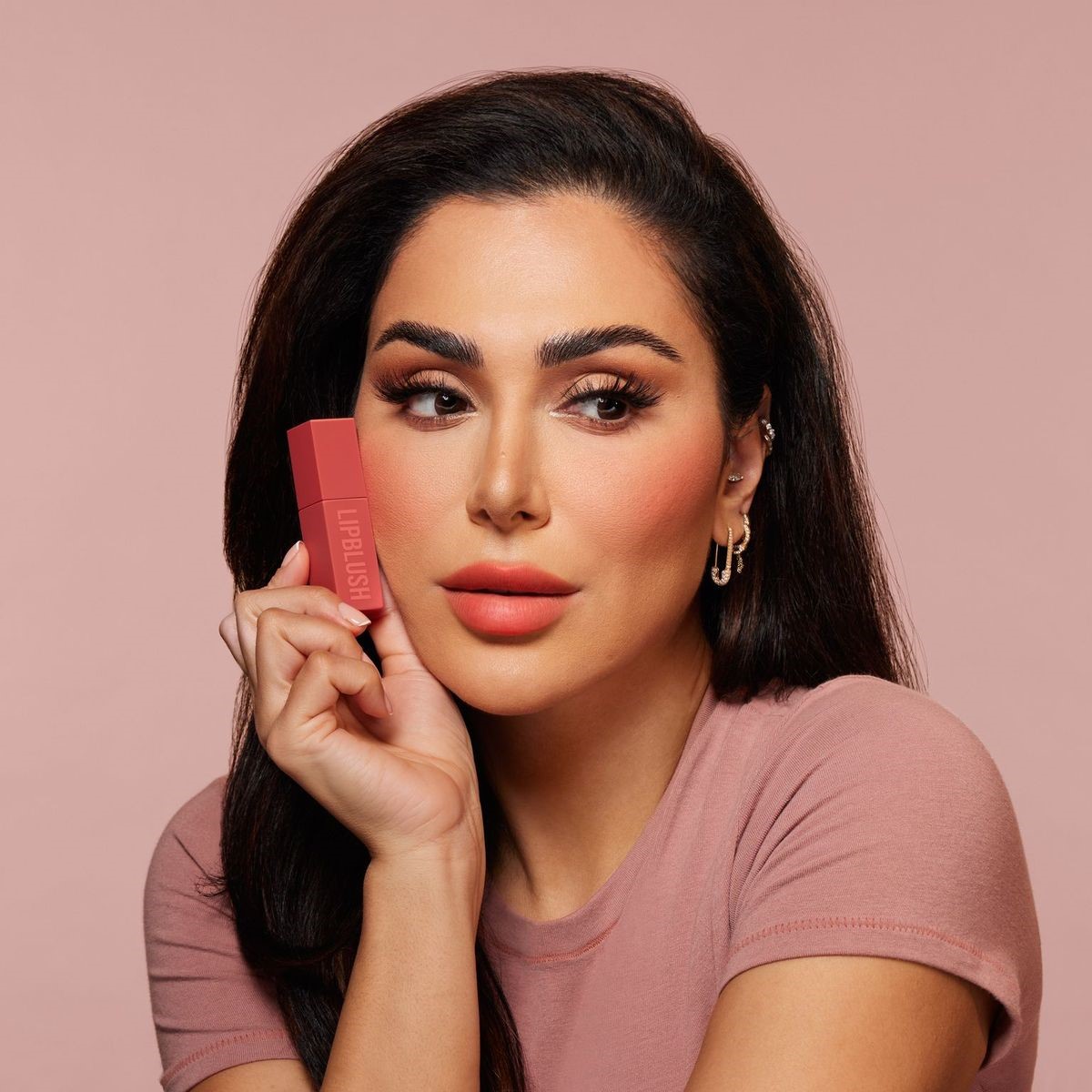 LIP BLUSH: ملوّن الشفاه والخدود الكريمي من Huda Beauty