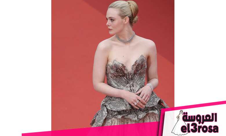 رفعة مبتكرة مع الكعكة الضخمة بأسلوب إيل فانيغ Elle Fanning - الصورة من حساب خبيرة الشعر جندا