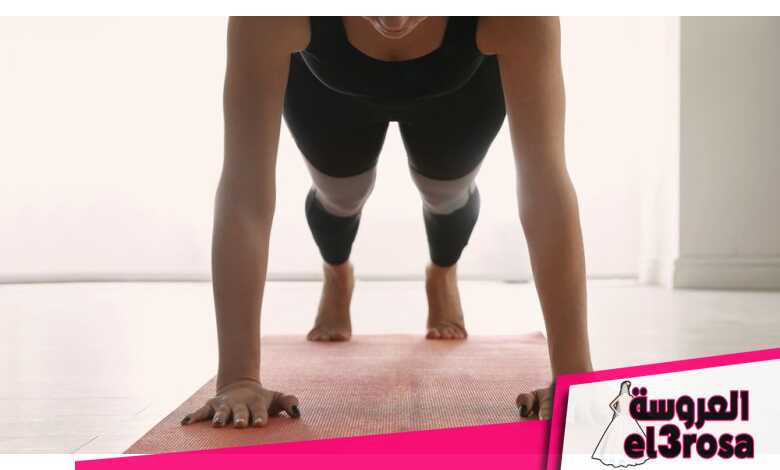 a photo of a woman doing a plank jack