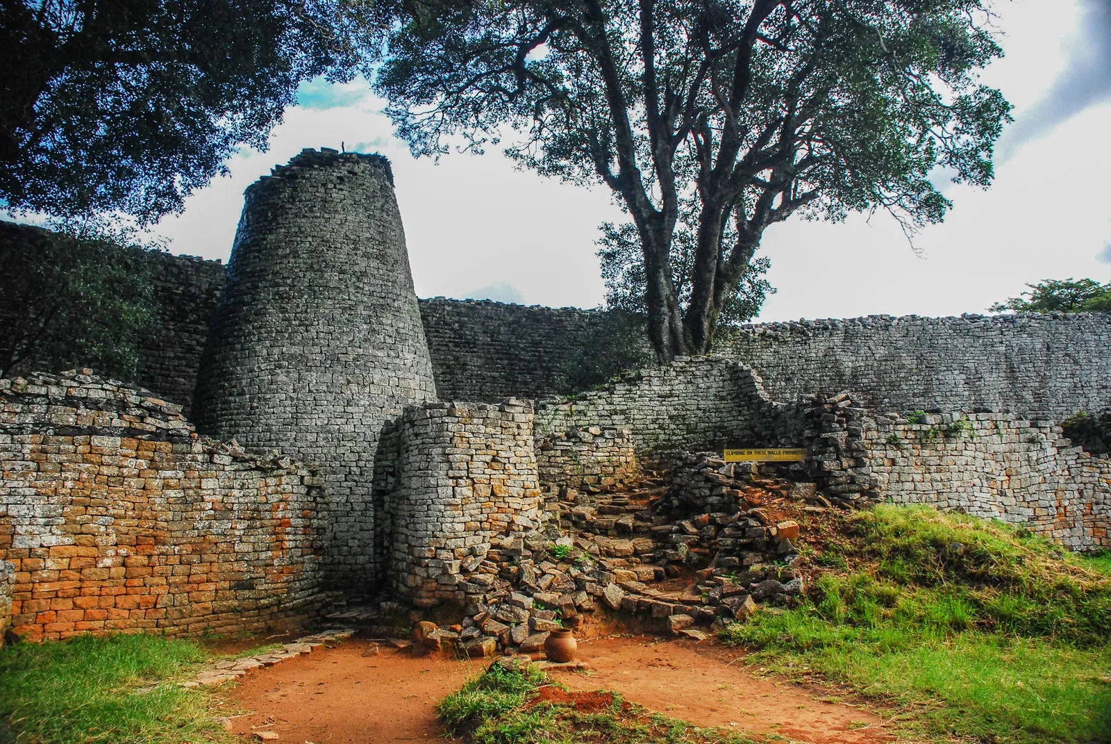 أسوار زيمبابوي العظمى Great Zimbabwe Walls