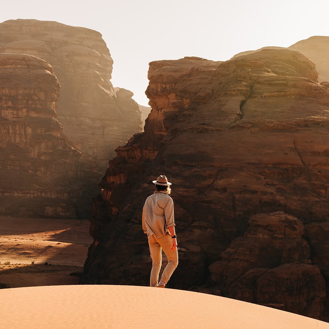 تتميز نيوم بمواقع التصوير الطبيعية المميزة