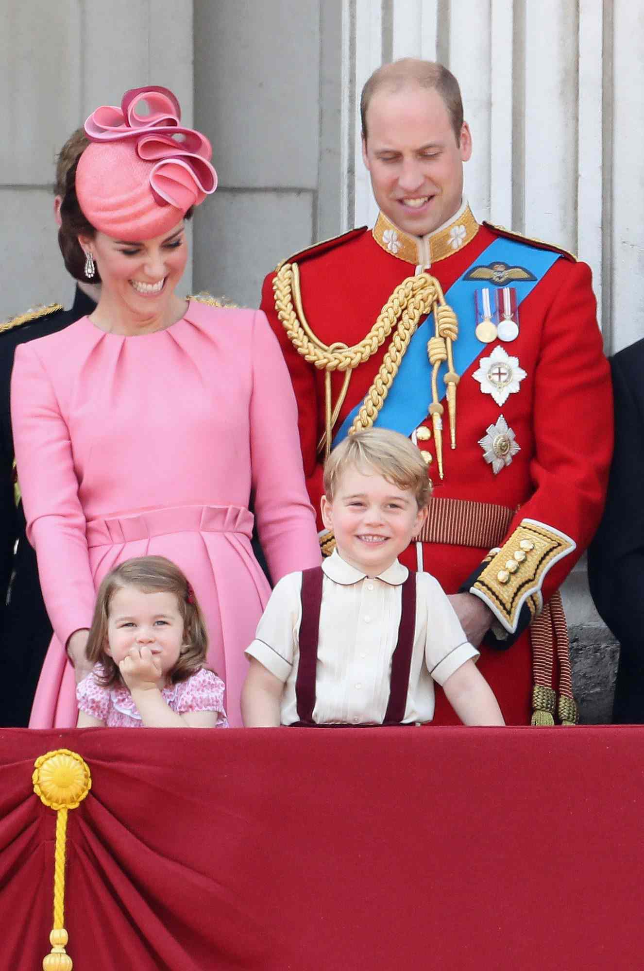 ماذا يرتدي أفراد العائلة المالكة في احتفالية  Trooping the Colour