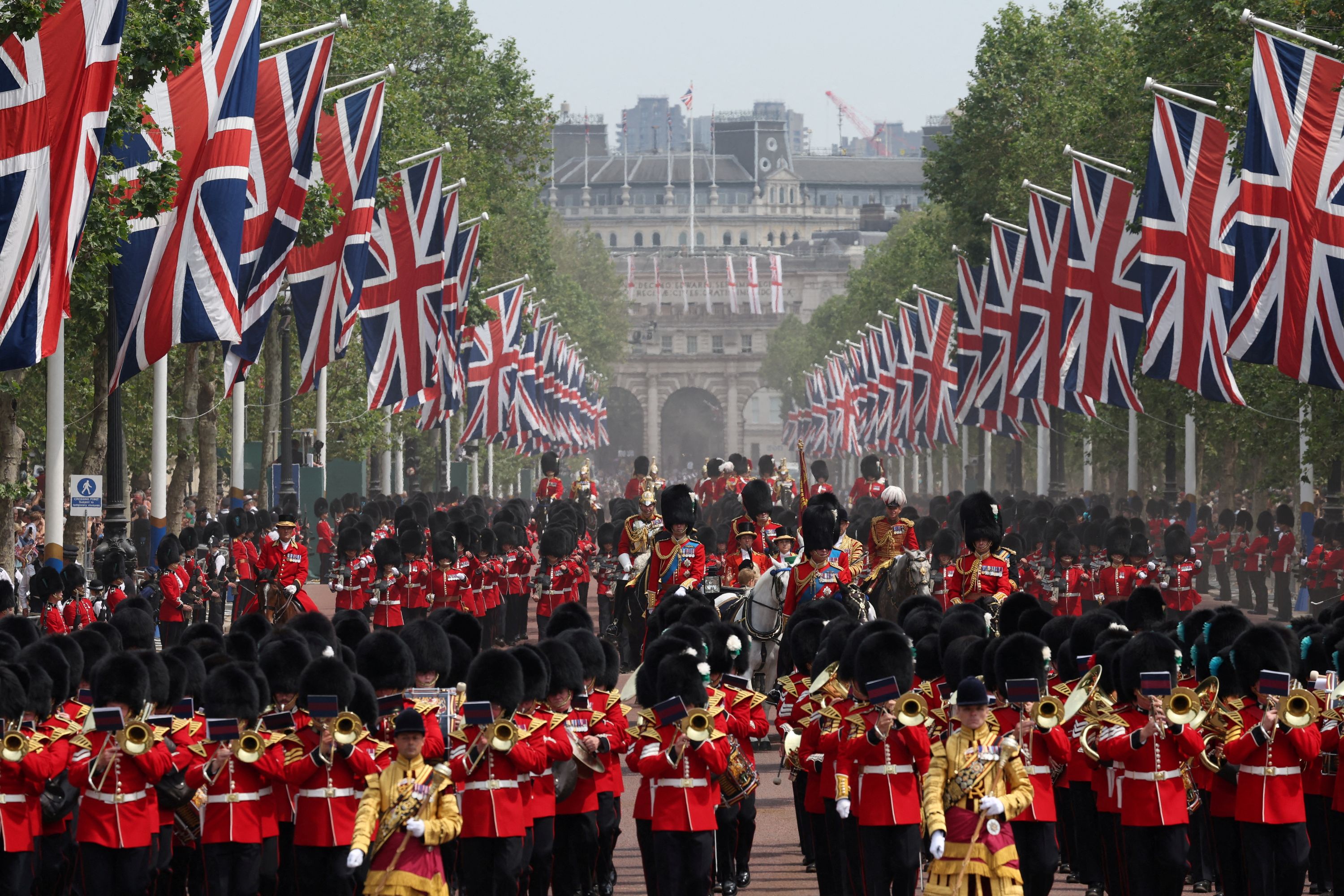 أبرز أفراد العائلة المالكة البريطانية الغائبين عن احتفالية Trooping the Colour