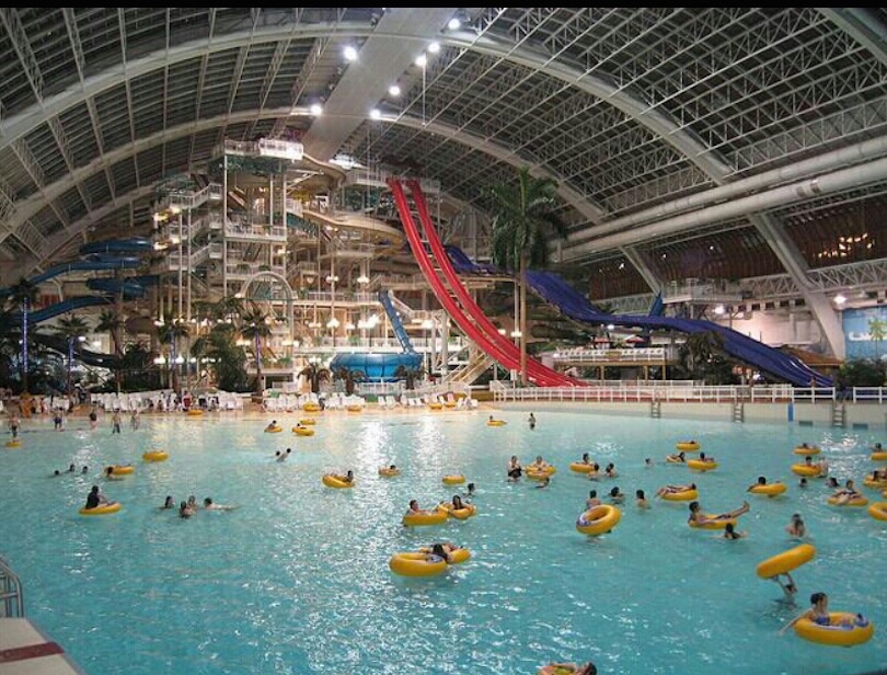 مركز تسوق ويست ادمونتون مول West Edmonton Mall (3.77 مليون قدم مربع)، ألبرتا