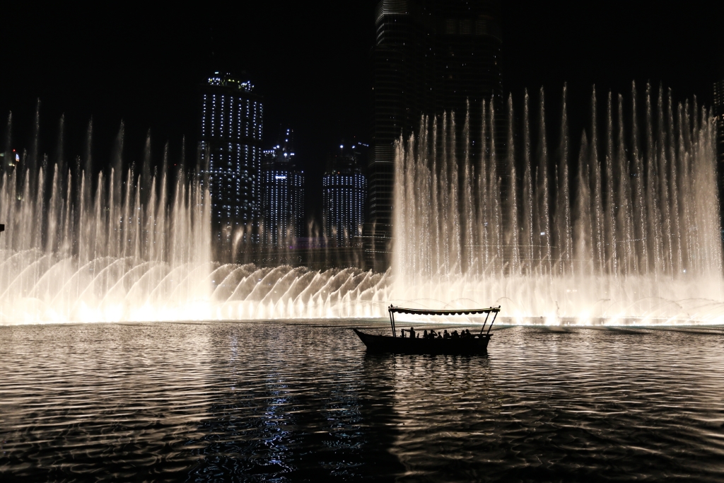 نافورة دبي الراقصة Dubai Dancing Fountain