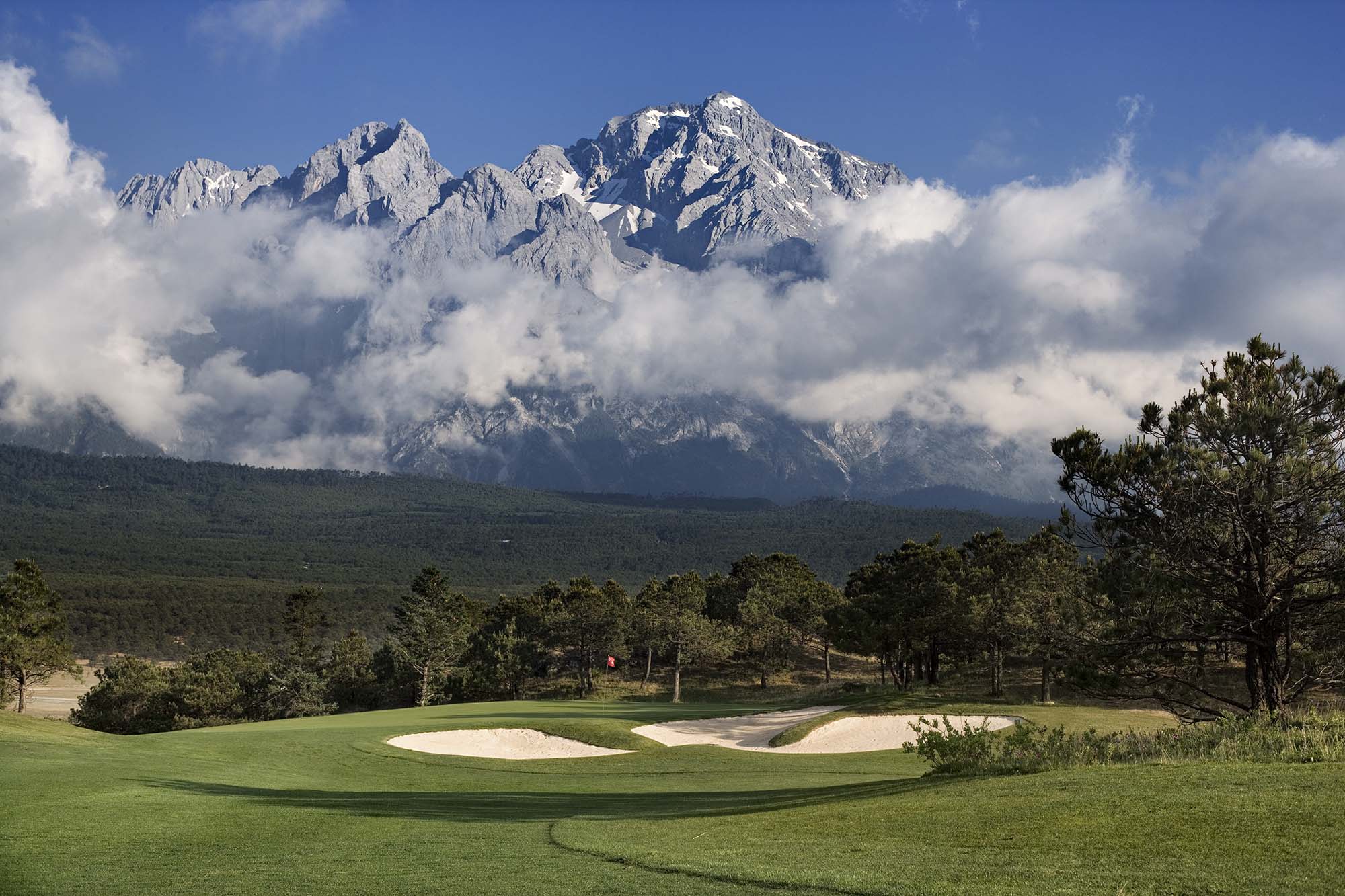 نادي جايد دراجون سنو ماونتن للجولف Jade Dragon Snow Mountain Golf Club، الصين