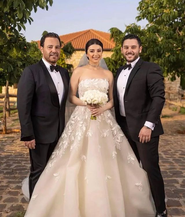 الفنان عاصي الحلاني قدم اغنية خاصة بمناسبة زفاف ابنته ماريتا