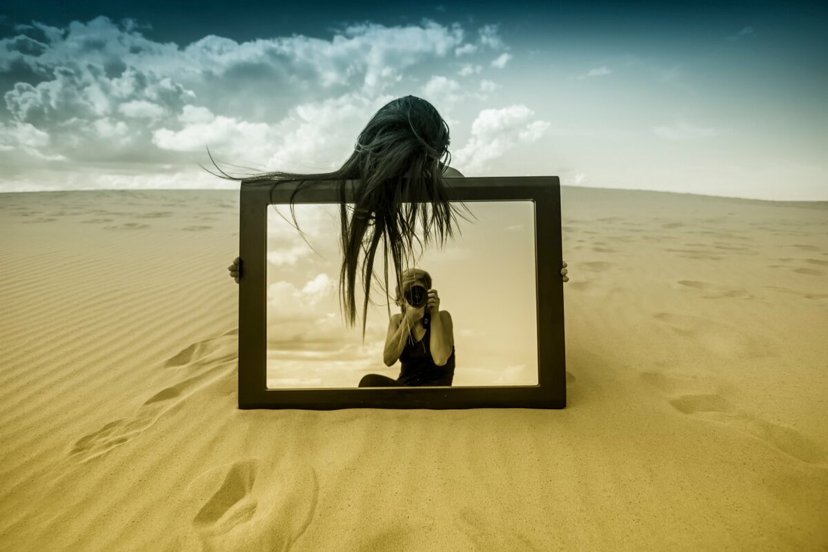 تفسير النظر في المرآة في المنام وأسرار معناه .. تفسير رؤية المرايا في الحلم - موسوعة