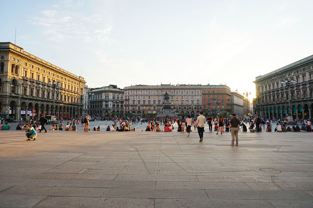 ساحة بيازا دومو في ميلانو بواسطة RoseHAN