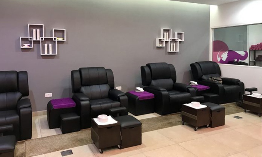 صالون تجميل TIPTOP BEAUTY LOUNGE