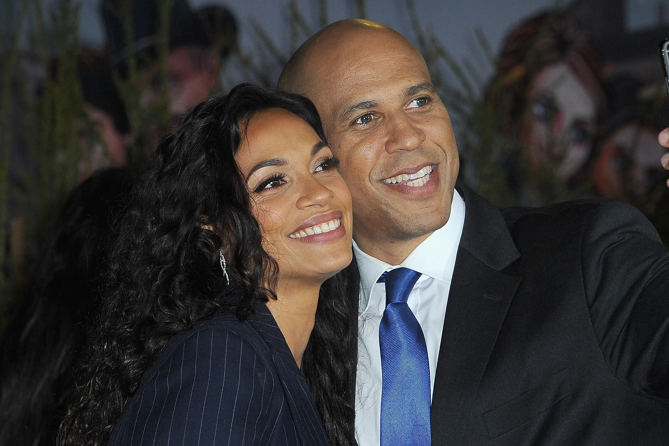 روزاريو داوسون Rosario Dawson وكوري بوكر Cory Booker