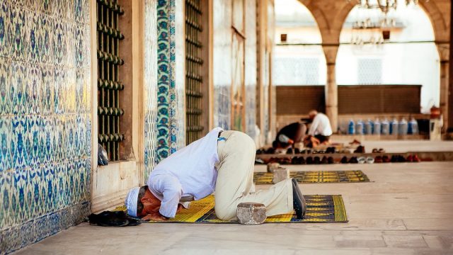 تفسير حلم الصلاة في المسجد في المنام التفسير الصحيح الشامل