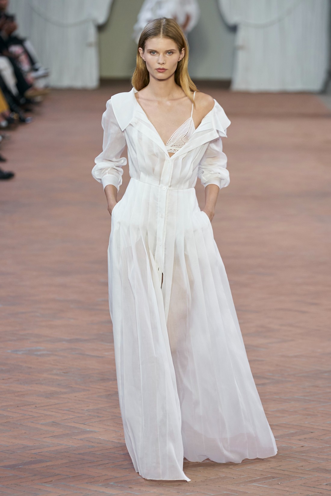 من عرض Alberta Ferretti