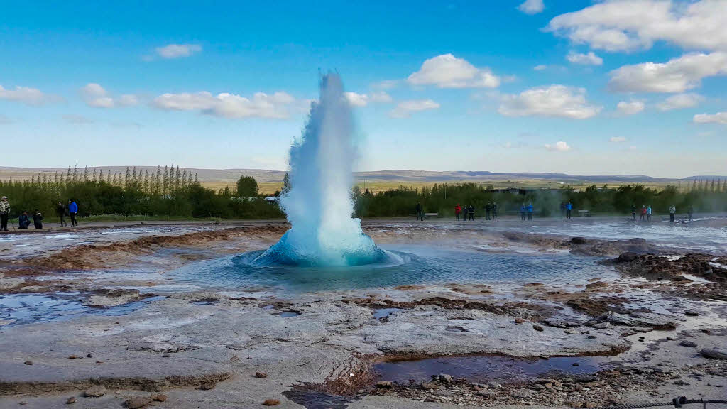 سخانات هوكادالور الأرضية Geysers of Haukadalur، أيسلندا