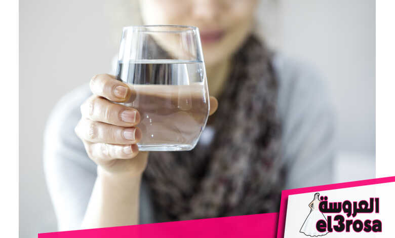 شرب الماء بكميات كبيرة أحد النصائح المهمة لتعزيز صحة الجلد والشعر في فصل الشتاء