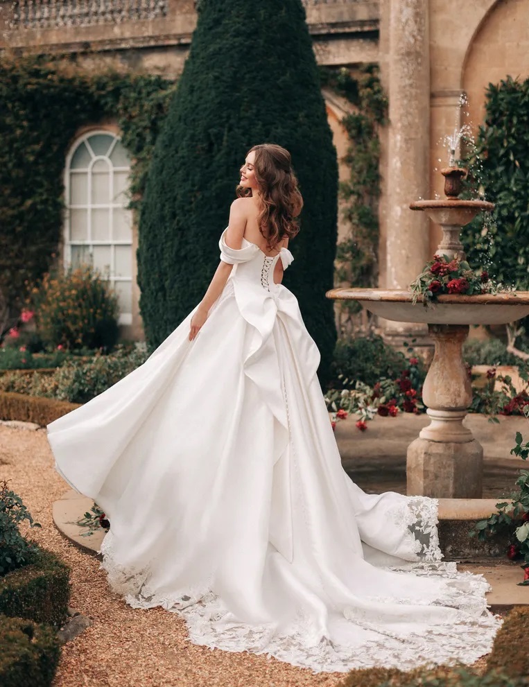 فساتين زفاف مع فيونكات@allurebridals