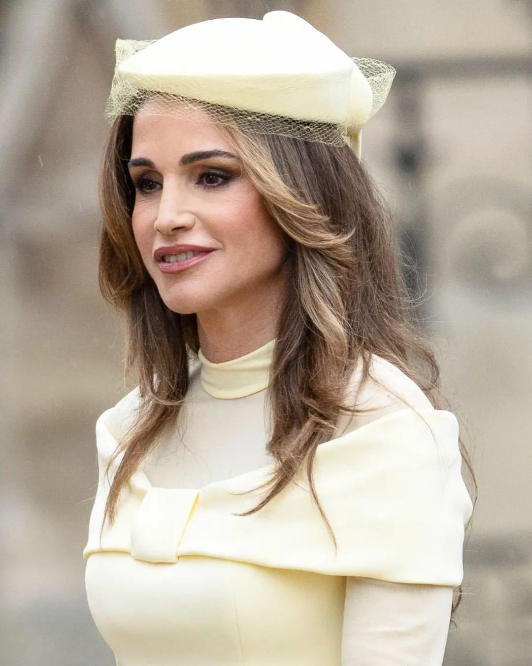 اطلالة الملكة رانيا بمكياج داكن- الصورة من صفحة hm.queenrania