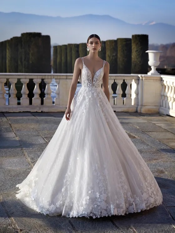 فساتين زفاف 2023@pronovias