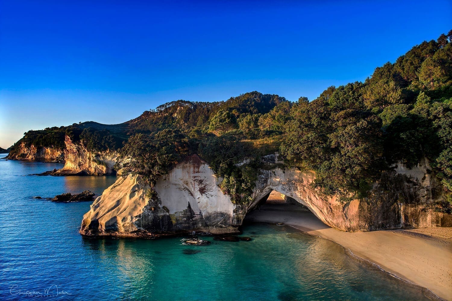 قوس كاثيدرال كوف Cathedral Cove، نيوزلندا