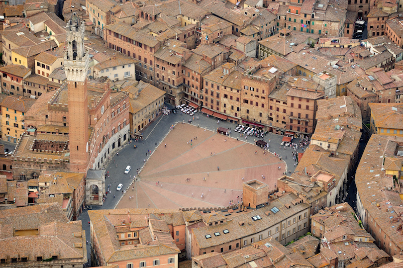 ساحة ديل كامبو Piazza del Campo، إيطاليا