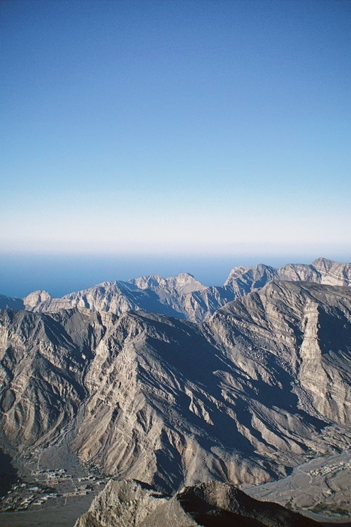  روعة المنظر من فوق قمة جبل جيس - المصدر @Shae_AlSayegh.