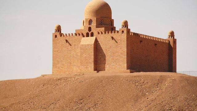 تفسير رؤية الميت يطلب شخص