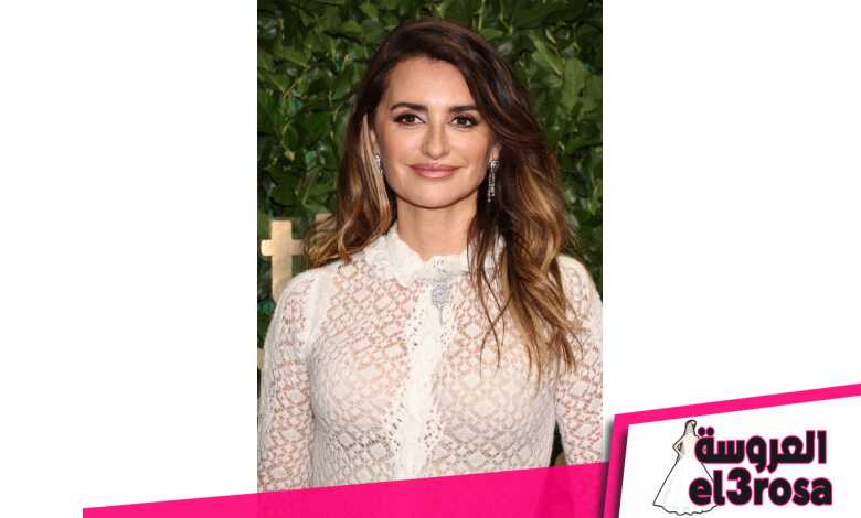 إطلالة Penelope Cruz برسمات المكياج البني اللماع