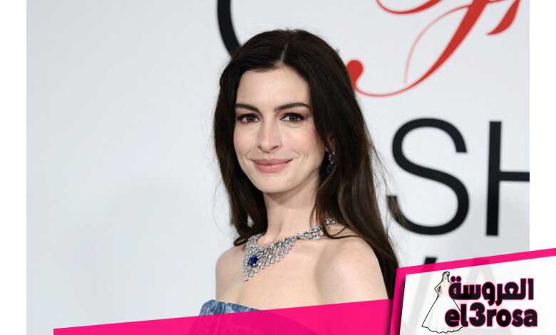 إطلالة Anne Hathaway بالمكياج الأسود المات في حفل CFDA Fashion