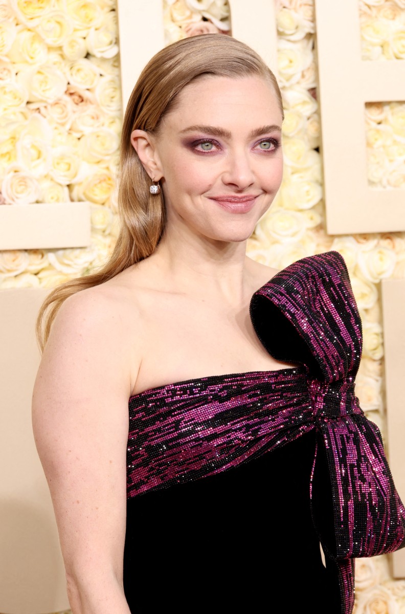 إطلالة Amanda Seyfried برسمات المكياج البنفسجي