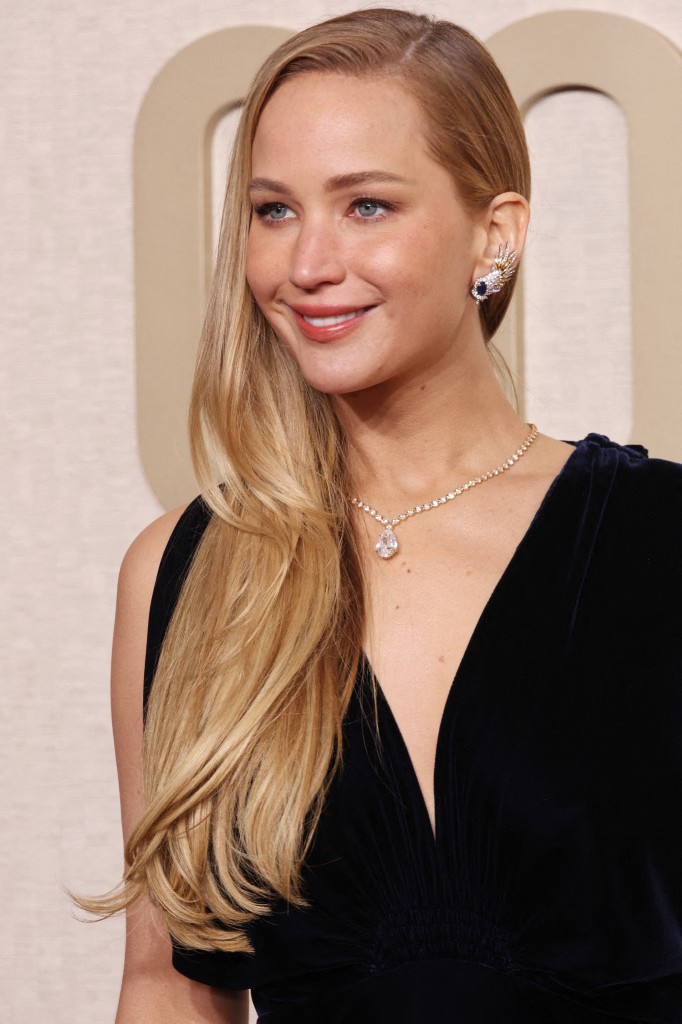 إطلالة Jennifer Lawrence بمكياج ناعم وبني